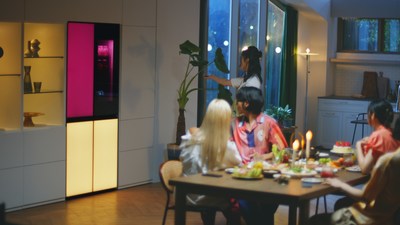 LG’s MoodUP technology allows users to create a customized lighting scheme for the refrigerator with a wide range of vibrant colors to suit their mood or the environment.