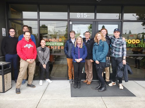 Kimley-Horn Seattle employees volunteering with Food Lifeline to help the organization achieve their mission of ending hunger in western Washington