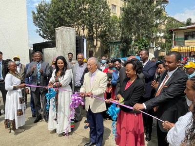 Minister of Women and Social Affairs Dr. Ergoge Tesfaye (left), WHO Goodwill Ambassador for Leprosy Elimination Yohei Sasakawa (center), Minister of Health Dr. Lia Tadesse (right)