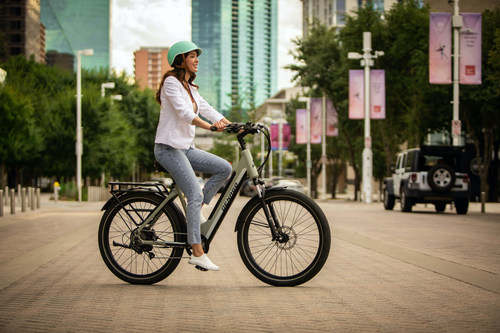 With speeds up to 28MPH, the Denago eBikes couple 500W rear hub motors with 652.8wh removable internal batteries that charge in just 3-4 hours – 50{7e44665ad31c7163a3225b5cdeca12ae8e1ba5a9651d05b2285576263eb8f3ac} faster than many competing eBikes.