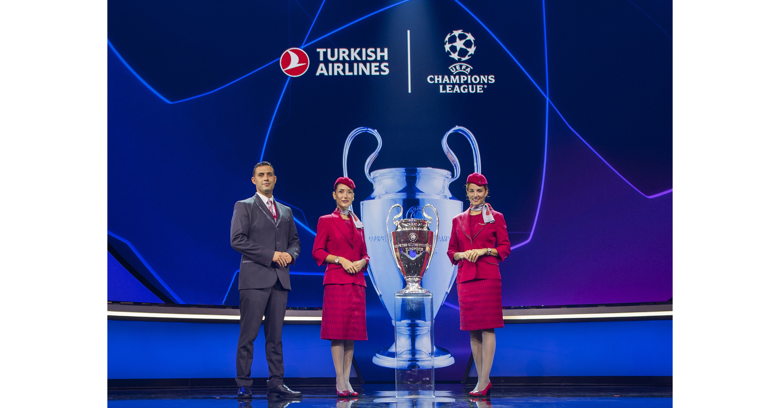 Turkish Airlines inaugura exposição sobre as finais da Champions
