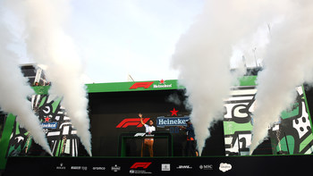 Afrojack closes out the Formula 1 Heineken® Dutch Grand Prix on the podium designed by Dutch artist Pablo Lücker. (PRNewsfoto/Heineken)