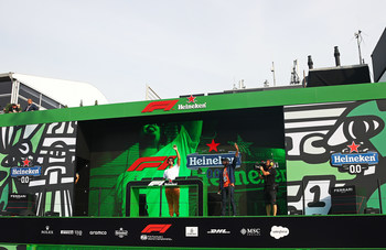 Afrojack closes out the Formula 1 Heineken® Dutch Grand Prix on the podium designed by Dutch artist Pablo Lücker. (PRNewsfoto/Heineken)