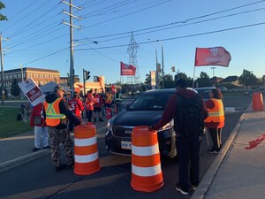 Unifor members from across the GTA to support striking GDI Services workers