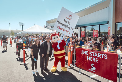 Global restaurant sensation, Jollibee, celebrates its new Philadelphia store opening on Sept. 2, to the joy of more than 2,500 fans and first-timers from around the city. (Photo credit: Jollibee)