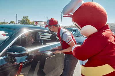 The iconic Jollibee mascot greets a drive-thru customer as he places his order at the brand’s new Philadelphia location on Sept. 2, 2022. (Photo credit: Jollibee)