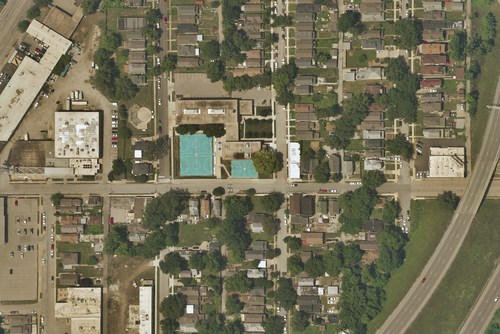 Near Space Labs' 10 cm image of a community in Kansas City, Missouri showcasing details of residential and commercial roofs, basketball courts, buildings, and roads.