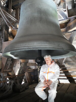 À TRAVERS SA DERNIÈRE SCULPTURE SONORE, BILL FONTANA FAIT RÉSONNER À ISTANBUL LES SONORITÉS ÉTOUFFÉES DES CLOCHES DE NOTRE-DAME