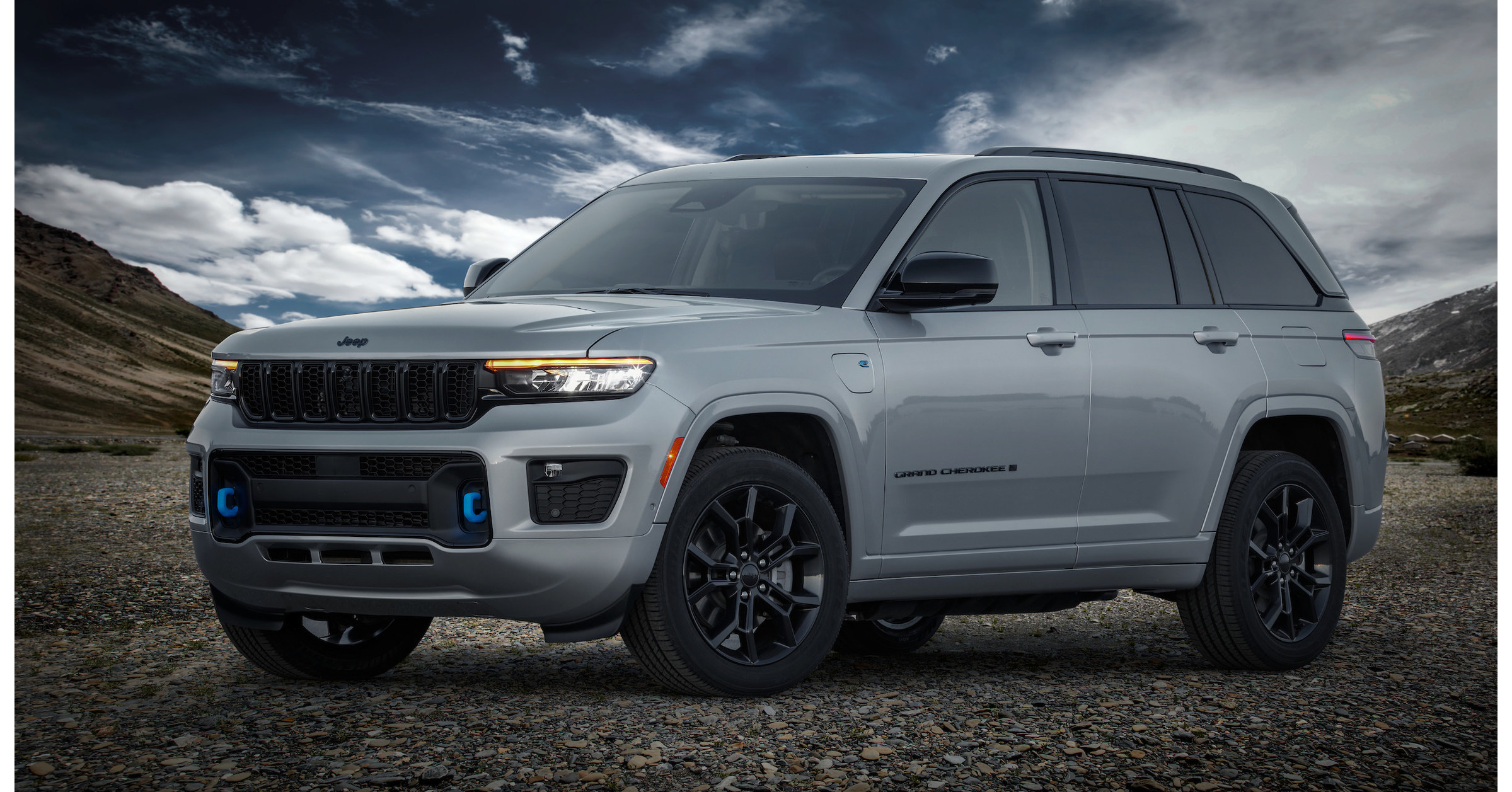 Jeep® Brand Celebrates 30 Years of Legendary Grand Cherokee 4x4 Capability  and Premium Design With Debut of 2023 Jeep Grand Cherokee 4xe 30th  Anniversary Edition at 2022 Detroit Auto Show