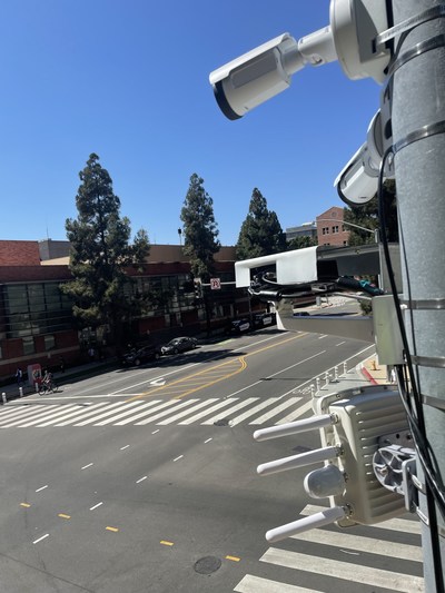 InnovizOne installation and the SensaVision output in the UCLA smart corridor (PRNewsfoto/Innoviz Technologies)
