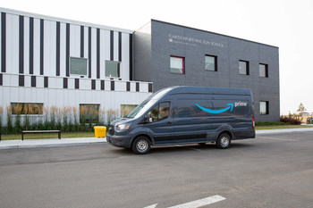 Amazon delivery vehicle arriving at Garth Worthington School in Edmonton, Alberta. (CNW Group/Amazon Canada)