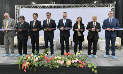 (From left to right) Managing Director of CINDE, Jorge Sequeira; President and CEO of Terumo Americas Holding, Inc., Hiroshi Nagumo; the President of Cardiac and Vascular Company of Terumo, Toshi Osada; the Minister of Foreign Trade of Costa Rica, Manuel Tovar; the President of the Republic of Costa Rica, Rodrigo Chaves; the Minister of Labor of Costa Rica, Marta Esquivel; the Japanese Ambassador to Costa Rica, Komatsu Shinjiro; and Robert DeRyke, President and CEO of Terumo Cardiovascular.