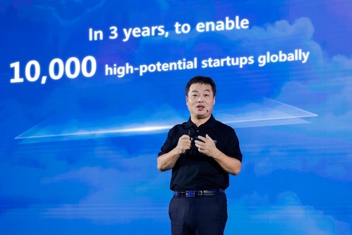 Zhang Ping'an anunciando a estratégia global do ecossistema de startups da Huawei Cloud (PRNewsfoto/HUAWEI CLOUD)