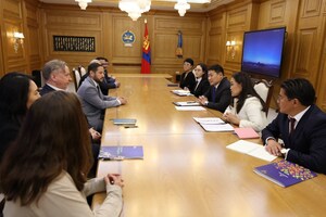 Primeiro ministro se reúne com grandes estúdios de cinema para discutir o desenvolvimento da indústria cinematográfica da Mongólia