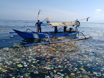 4ocean has multiple cleanup divisions in the United States, Indonesia, and Guatemala and is one of the only companies in the world that directly employs professional, full-time captains and crews to recover plastic and other man-made debris from the ocean. Their entire business model is designed to fund the growth and expansion of their global operations.