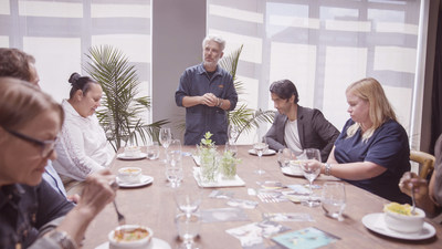 Chef Lior Lev Sercarz talks to six focus group participants and chronic pain sufferers.