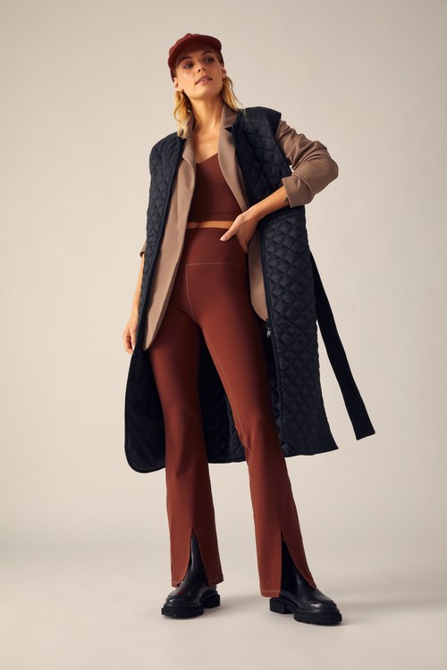 Athleta, a brand of Gap Inc., today announced the launch of The Athleta Look, a unique styling formula and a corresponding eight-piece performance-based capsule collection.  (CNW Group/Athleta)