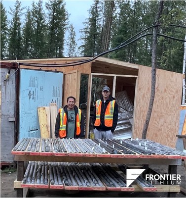 Howard and Sam from Sandy Lake First Nation in front of drill core from Spark deposit. (CNW Group/Frontier Lithium Inc.)