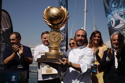 Eric Gil, the chef representing France, holds the World Paella Day Cup.