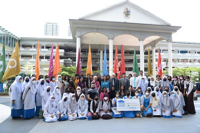 Tengku Zatasha, Tan Sri Dr Jemilah Mahmood and Professor Sibrandes Poppema with Students from SMK Assunta and International Students from Sunway University