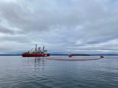 La Garde côtière canadienne célèbre son 60e anniversaire et démontre sa capacité d'intervention environnementale dans l'Arctique à Iqaluit, au Nunavut (Groupe CNW/Garde côtière canadienne)