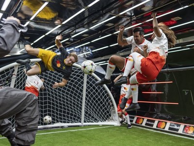 Mastercard expands decades-long football legacy through GUINNESS WORLD RECORDS™ title with Luis Figo (PRNewsfoto/Mastercard)