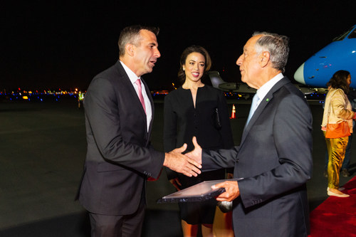 San Jose Mayor Sam Liccardo, Silicon Valley Chief of Protocol Deanna Tryon, President of Portugal Marcelo Rebelo de Sousa, at Mineta San Jose International Airport, September 24, 2022