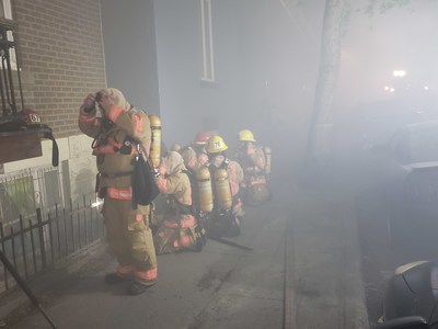 Firefighters must contend with the insidious and invisible enemies of toxic fumes from the combustion of various components of composite materials (benzene, dioxins, furans, chlorinated by-products, cyanide by-products, flame retardants). (CNW Group/Regroupement des Associations de Pompiers du Qubec (RAPQ))