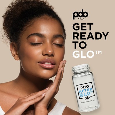 PDO AfterGlo™ is a new hydrating skin booster made of polydioxanone (PDO) in powder form and Hyaluronic Acid (HA).