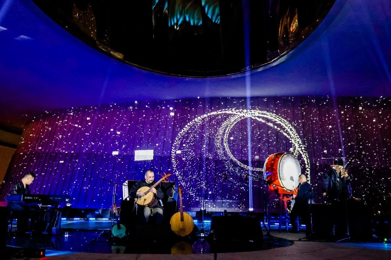 Impromptu Concert Under Night Sky at Shanghai Astronomy Museum