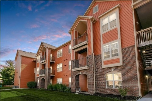 Stoneweg US Acquires 348-Unit Wild Oak Apartments in Kansas City, MO (PRNewsfoto/Stoneweg US, LLC)