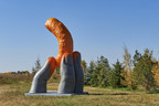 La marque Cheetos® dévoile fièrement une statue évoquant le Cheetle, nom officiel donné à cette poudre orange et fromagée représentative de la marque