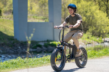 Daymak Max 36V is a foldable electric Fat Tire Ebike now available at $999