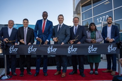 FLO Ribbon Cutting Ceremony in Auburn Hills, Michigan (CNW Group/FLO)