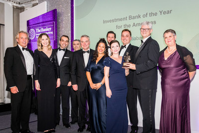 Members of the Scotiabank Europe Leadership team accept the Investment Bank of the Year for the Americas award from The Banker at the 2022 Investment Banking Awards in London, UK. (CNW Group/Scotiabank)