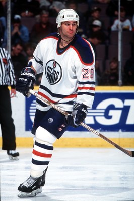 Edmonton Oilers Alumni Louie DeBrusk (CNW Group/Win House)