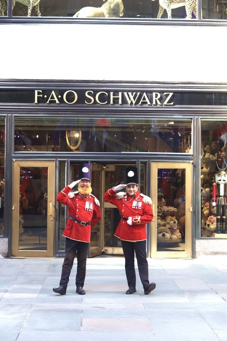 Iconic toy store FAO Schwarz reopens at Rockefeller Center – New York Daily  News