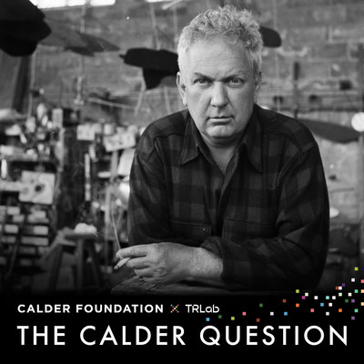 Présentation de The Calder Question, une expérience NFT éducative de la Fondation Calder et du TRLab.  L'artiste Alexander Calder dans son studio de Roxbury, 1947. Photographie de Herbert Matter © 2022 Calder Foundation, New York / Artists Rights Society (ARS), New York