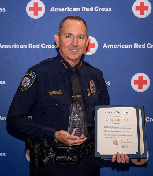 Bill Denke, Chief of Police for the Sycuan Tribal Police Department accepts the 2022 Corporate Hero award on behalf of Sycuan Casino Resort.