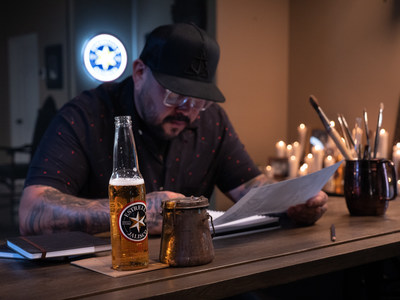 La lager mexicana Estrella Jalisco se une al reconocido artista del tatuaje Nikko Hurtado para ofrecer a los fanáticos la oportunidad de honrar a un ser querido con un tatuaje personalizado.