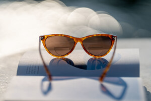 How to Avoid Aging 15 Years in 15 Seconds: Stickite Lens Offers Relief for the More than 80 Million Americans Suffering From Age-Related Far-Sightedness (Presbyiopia)