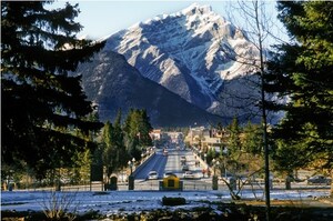 Le gouvernement du Canada investira huit millions de dollars pour faciliter l'accueil et la sensibilisation des visiteurs du parc national Banff au centre-ville de Banff