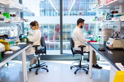 Ascidian scientists Julia Meredith and Sean Murphy in Ascidian Therapeutics’ new laboratory at 80 Guest Street in Boston, Massachusetts. Photo credit: Kevin Trimmer