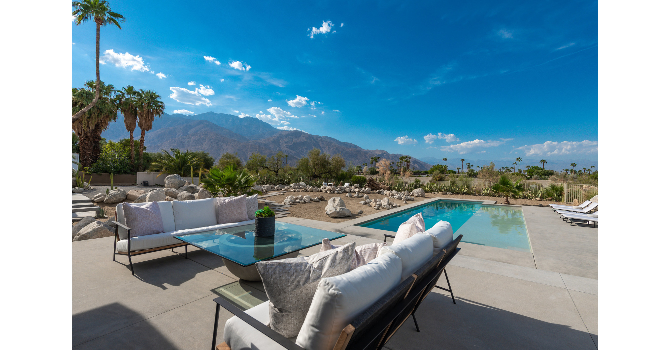 acclaimed-designers-loyd-ford-list-palm-springs-home