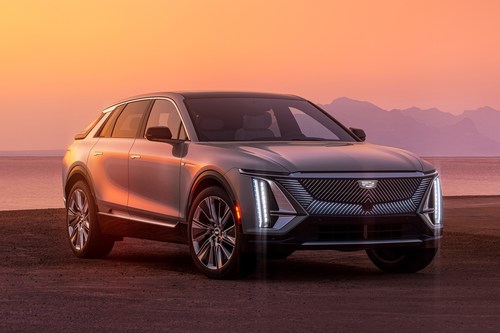 El Cadillac LYRIQ, que ha sido denominado por la prensa como de "silencio sepulcral" y "el automóvil más silencioso que recuerdo haber conducido", cuenta con un soporte de montaje del compresor eléctrico de CA elaborado con Vydyne AVS, que ayuda de manera efectiva a reducir las vibraciones de ese componente en la fuente, a la vez que ofrece soporte estructural. El Cadillac LYRIQ, que ha sido denominado por la prensa como de "silencio sepulcral" y "el automóvil más silencioso que recuerdo haber conducido", cuenta con un soporte de montaje del compresor eléctrico de CA elaborado con Vydyne AVS, que ayuda de manera efectiva a reducir las vibraciones de ese componente en la fuente, a la vez que ofrece soporte estructural.