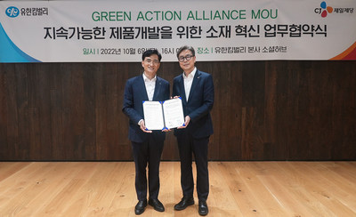 CJ Biomaterials and Yuhan-Kimberly have signed a Memorandum of Understanding to expand the development of sustainable products using PHA technology. Pictured left-to-right are Chin JaeSeung, CEO of Yuhan-Kimberly and Hwang Yun-il, CEO of CheilJedang's Bio Business Division.