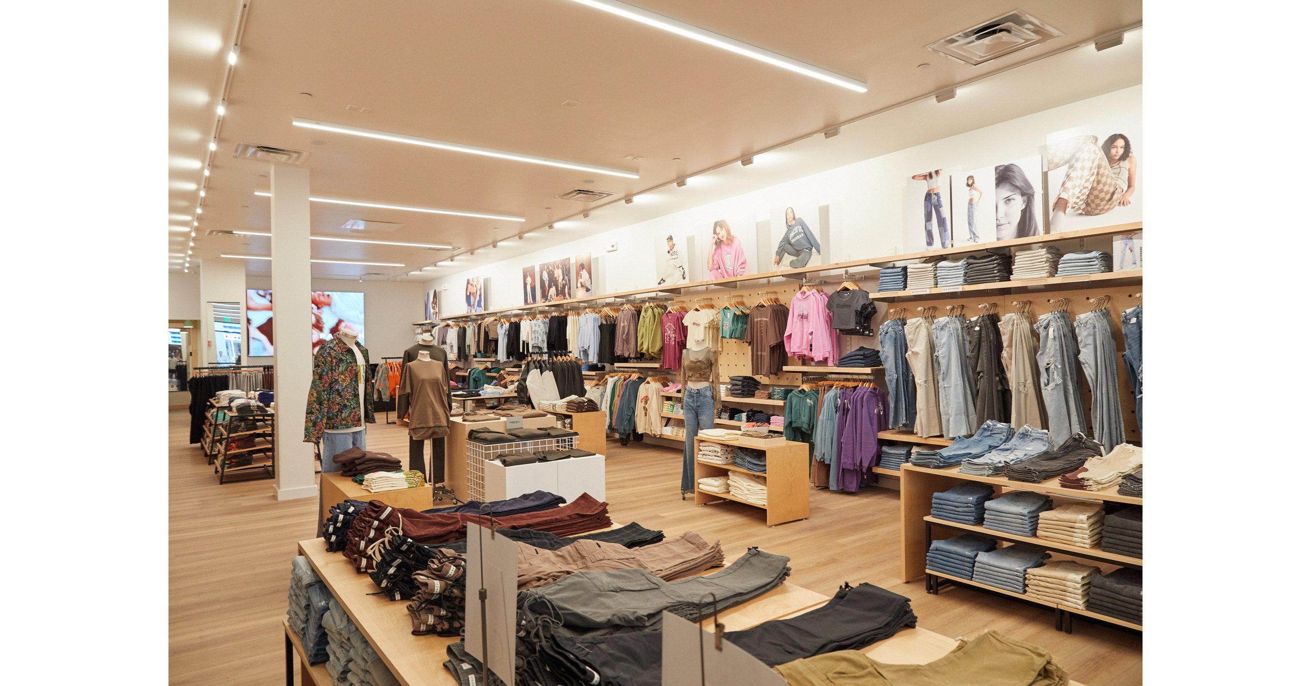 Pacsun Expands SoCal Footprint with New Fashion Valley Store Opening and  Redesign