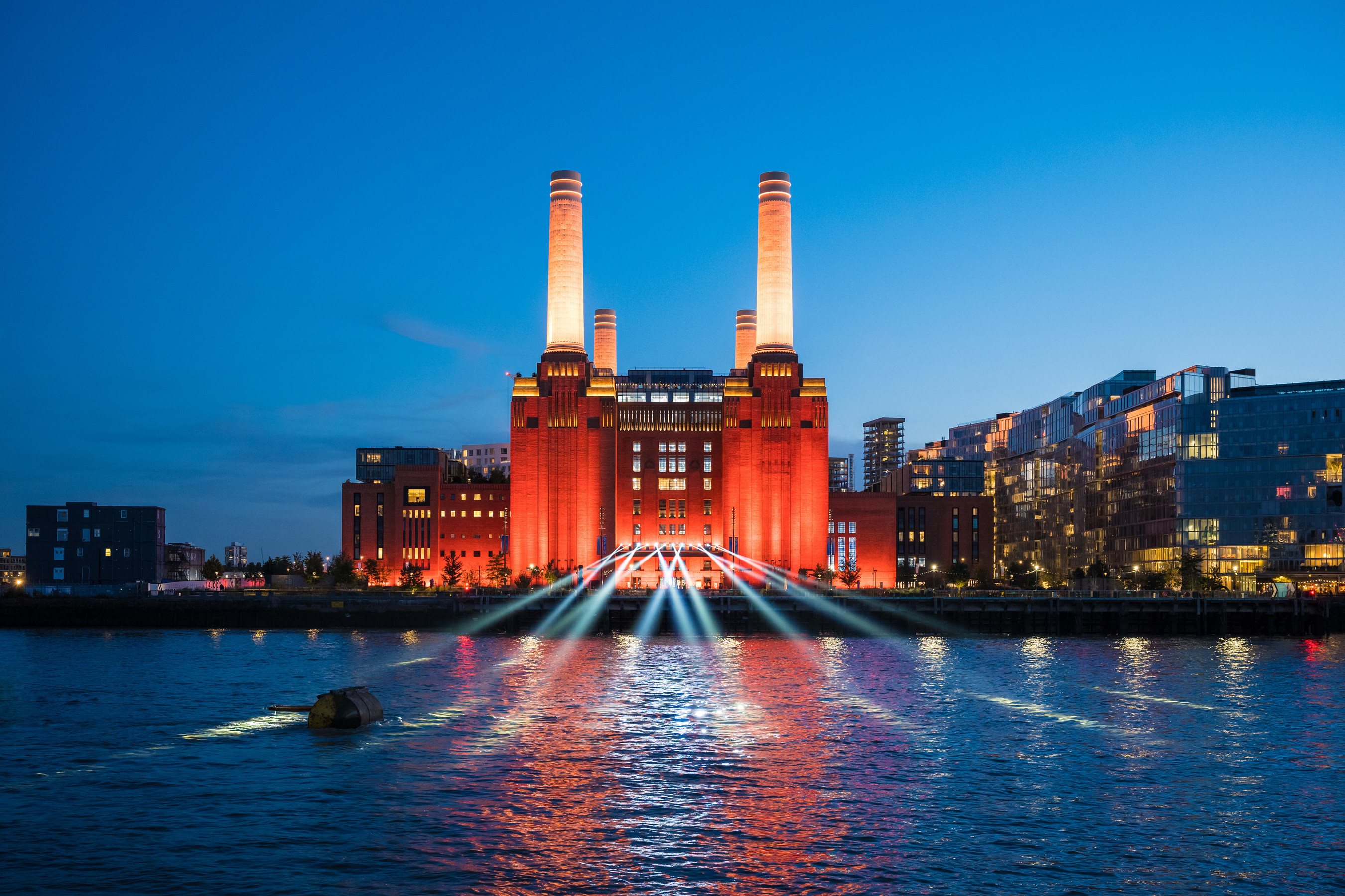 LA CENTRAL ELÉCTRICA DE BATTERSEA ABRE HOY AL PÚBLICO POR PRIMERA VEZ