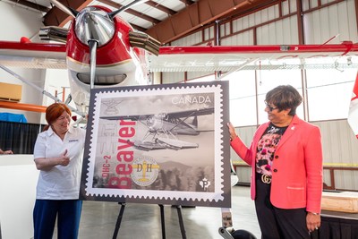 L to R: Sherry Brydson, owner of De Havilland Canada and Suromitra Sanatani, Canada Post’s Chair of the Board of Directors, unveil the DHC-2 Beaver postage stamp at Viking Air Ltd. in Sidney B.C. on October 13, 2022 (CNW Group/De Havilland Aircraft of Canada)