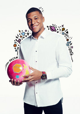 Kylian Mbappe wearing the Big Bang e FIFA World Cup Qatar 2022 with his dream football